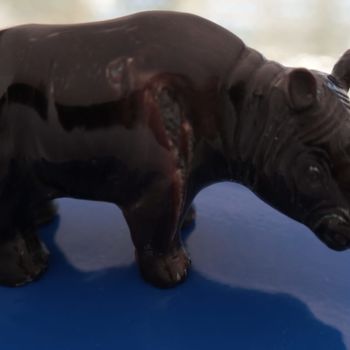 Scultura intitolato "Rhino" da Didier Pouzol, Opera d'arte originale, osso