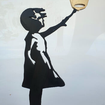 Scultura intitolato "PYB Banksy girl Rol…" da Pyb, Opera d'arte originale, Resina