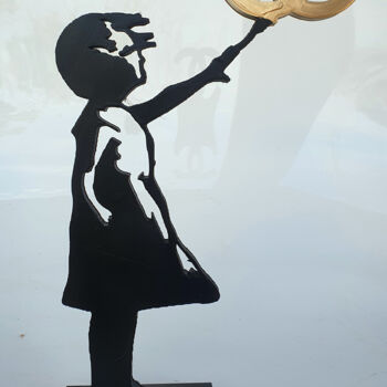 Sculpture intitulée "PYB Banksy girl CHA…" par Pyb, Œuvre d'art originale, Résine