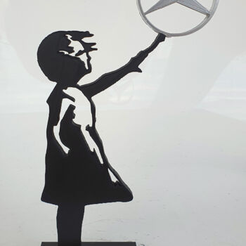 Sculpture intitulée "PYB Banksy girl Mer…" par Pyb, Œuvre d'art originale, Résine