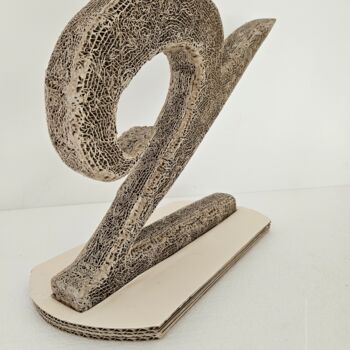 Sculptuur getiteld "Équilibre en Dentel…" door Quem Dav, Origineel Kunstwerk, Karton