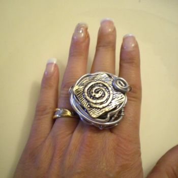 Artisanat intitulée "BAGUE ALU TOURBILLON" par Quintessence Bijoux De Création, Œuvre d'art originale