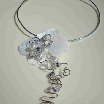 Artcraft titled "COLLIER MARIEE FLEUR" by Quintessence Bijoux De Création, Original Artwork