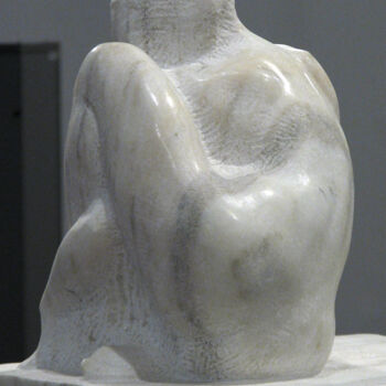 Skulptur mit dem Titel "Omega" von Radoslaw Keler, Original-Kunstwerk, Stein