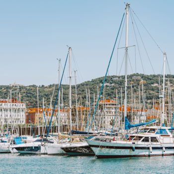 Photographie intitulée "Luxurious Yachts An…" par Radu Bercan, Œuvre d'art originale, Photographie numérique