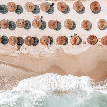 Fotografie getiteld "People On Beach, Ae…" door Radu Bercan, Origineel Kunstwerk, Digitale fotografie