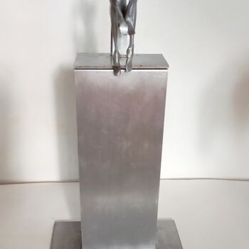 Skulptur mit dem Titel "Thinking Man" von Ranil Sugathapala, Original-Kunstwerk, Edelstahl