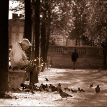 Fotografia intitulada "Old man in Paris" por Ravid Wolff, Obras de arte originais