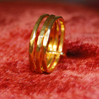 Diseño titulada "3 Rings - Gold Ring" por Ravid Wolff, Obra de arte original