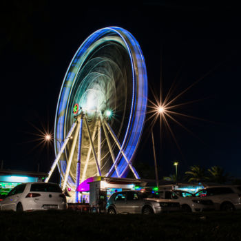 Fotografía titulada "Ferris wheel" por Redouane Agunagay, Obra de arte original, Fotografía digital