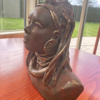 Sculpture intitulée "PONIJAO jeune fille…" par Régine Peltier, Œuvre d'art originale, Terre cuite