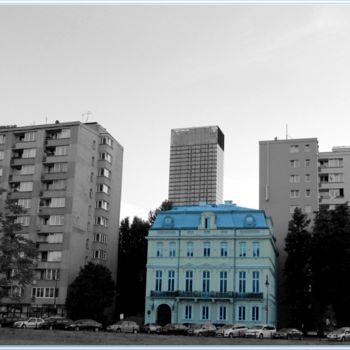 Photographie intitulée "La maison bleue" par Régis Creignou, Œuvre d'art originale