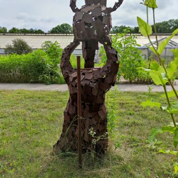 Sculpture titled "Die Wasserträgerin" by Reiner Poser, Original Artwork, Metals