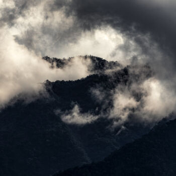 Photographie intitulée "Spiraling cloud" par Rémi Carbonaro, Œuvre d'art originale, Photographie numérique Monté sur Alumini…