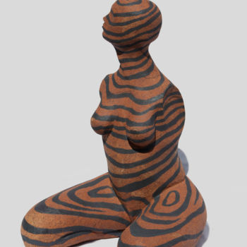Скульптура под названием "Méditante zébrée" - Rémi Dugué, Подлинное произведение искусства, Керамика