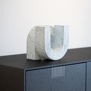 Sculpture intitulée "Uno - marble look" par Renaat Ramon, Œuvre d'art originale, Bronze