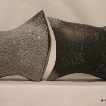 Sculptuur getiteld "Pillow_Talk_(efr).J…" door Renate Verbrugge, Origineel Kunstwerk, Steen