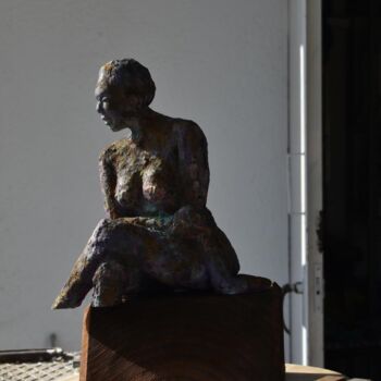 Скульптура под названием "self esteem" - René Jean Amba, Подлинное произведение искусства, Смола
