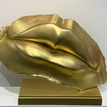 Escultura intitulada "Sensual Lips Gold" por René Rikkelman, Obras de arte originais, Resina