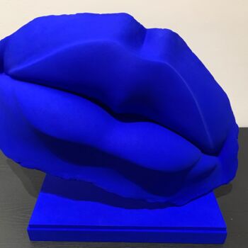 Скульптура под названием "Sensual Lips Blue" - René Rikkelman, Подлинное произведение искусства, Смола