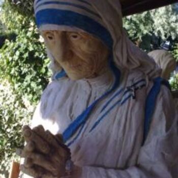 Skulptur mit dem Titel "Mother Teresa" von Pedro Requejo Novoa, Original-Kunstwerk, Kunststoff