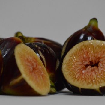 제목이 "figs"인 조형물 Cesar Valerio로, 원작