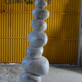 Skulptur mit dem Titel "Rolling stones" von Cesar Valerio, Original-Kunstwerk, Stein