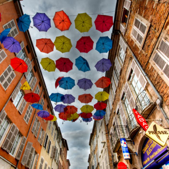 Photographie intitulée "Parapluies" par Karine Revillon, Œuvre d'art originale