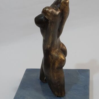 Sculpture titled "Sculpture female wo…" by Ricardo Navarro, Original Artwork, Bronze