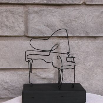 「Piano psychédélique」というタイトルの彫刻 Richard Paquetteによって, オリジナルのアートワーク, 金属