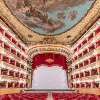 Fotografie getiteld "San Carlo Theatre,…" door Richard Silver, Origineel Kunstwerk, Digitale fotografie