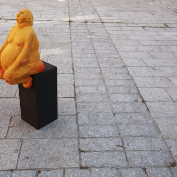 Sculptuur getiteld "Ininquietud" door Roberto Rivas, Origineel Kunstwerk, Hars