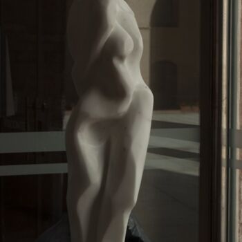 Sculptuur getiteld "NATHALIE TRE(EVA)" door Roberto Tagliazucchi, Origineel Kunstwerk, Steen