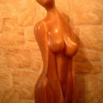 Skulptur mit dem Titel "Une femme avec de g…" von Robert Rachel, Original-Kunstwerk, Holz
