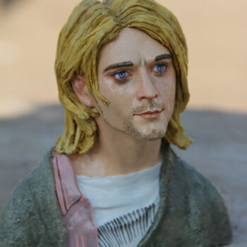 Sculptuur getiteld "Kurt Cobain figurine" door Rock Portraits By Larisa Churkina, Origineel Kunstwerk, Gietwerk