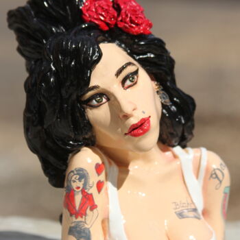 Sculpture titled "Amy Winehouse in wh…" by Rock Portraits By Larisa Churkina, Original Artwork, Casting