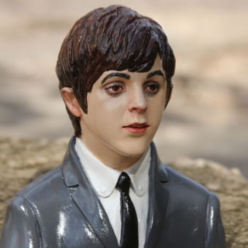 Sculpture intitulée "Portrait of Paul Mc…" par Rock Portraits By Larisa Churkina, Œuvre d'art originale, Coulage