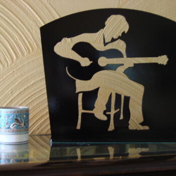 Γλυπτική με τίτλο "Le petit guitariste" από Roger Drouin, Αυθεντικά έργα τέχνης, Μέταλλα