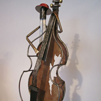 Scultura intitolato "Contrebassite Jazzy" da Roger Flores, Opera d'arte originale, Metalli