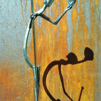 Sculpture intitulée "Going his own way." par Roger Peulvey, Œuvre d'art originale, Métaux