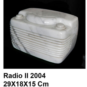 「RADIO II」というタイトルの彫刻 Roland Baladiによって, オリジナルのアートワーク, ストーン
