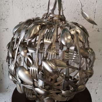 Sculpture titled "Pomme" by Issro, Original Artwork, Metals