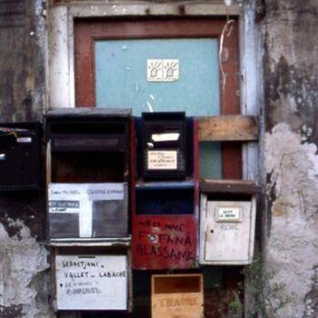 Photographie intitulée "Porte à Paris-6" par Roland Brénin, Œuvre d'art originale