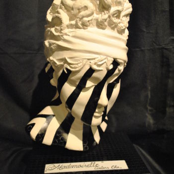 Sculptuur getiteld "Mademoiselle" door Rosa, Origineel Kunstwerk, Gips