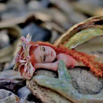 Sculptuur getiteld "The little mermaid" door Rosina Gaudio, Origineel Kunstwerk, Keramiek