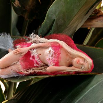 Escultura intitulada "The sleeping Fairy" por Rosina Gaudio, Obras de arte originais