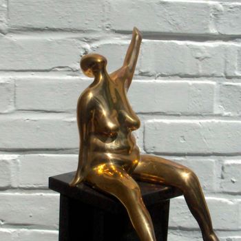 Sculpture titled "Feel good" by Rosita Allinckx, Original Artwork, Bronze