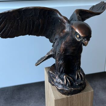 Sculpture titled "L’envol du Faucon" by Ross Sculpture, Original Artwork, Bronze