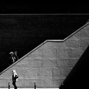 Photographie intitulée "Climbing The Light" par Rouven Kurz, Œuvre d'art originale, Photographie numérique Monté sur Carton