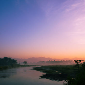 Fotografie getiteld "Dawn in Chitwan" door Ruud Kimmelaar, Origineel Kunstwerk, Digitale fotografie
